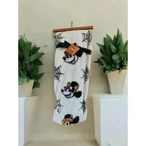 Disney Halloween Faux Rabbit Fur Black and White Throw 50”x70” Mickey Minnie NEW - Picture 1 of 3